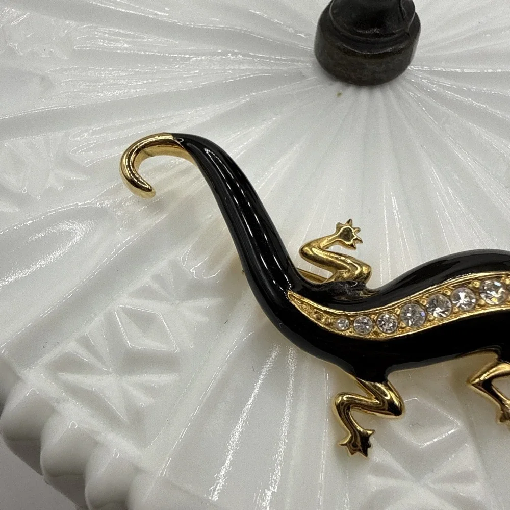 Vintage Brooch Gold Tone & Black Enamel LIZARD Rhinestones Green‎ Eyes Glam Pin